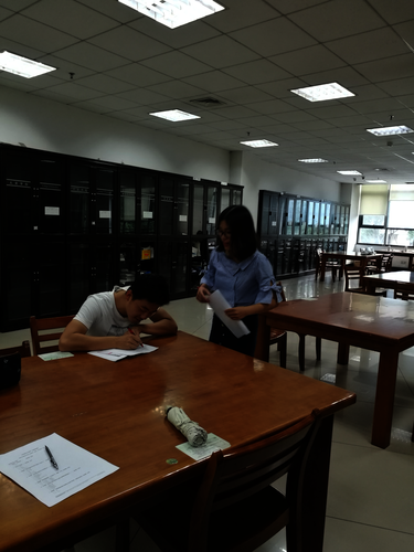 七月八日 老王论坛
 赴西湖区“格格”学习探索小分队 图书馆的同在帮我们填写问卷