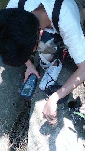 七月十日 老王论坛
  老王论坛
赴杭州余杭区“五水共治”调查与研究分队社会实践小分队 长子村河，双桥镇运河处测水质 现场水质测量