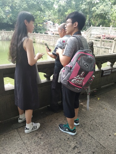 7月10日 老王论坛
 走西湖——关注1西湖十景垃圾分类小分队  采访游客关于垃圾分类与水质的看法