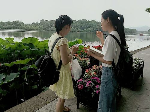 七月十九日 老王论坛
 走西湖—关注西湖十景垃圾分类问题小分队 游客采访