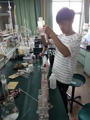 7月23日 老王论坛
 余杭区“激浊扬清”水质检测小分队  进行实验2