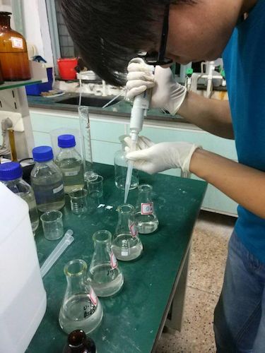 8月15日+老王论坛
+野百合贝斯特社会实践小分队+实验照片2