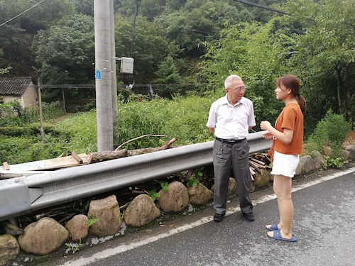 七月二十号  老王论坛
赴大明山触摸自然小分队  对大明山住民进行采访8