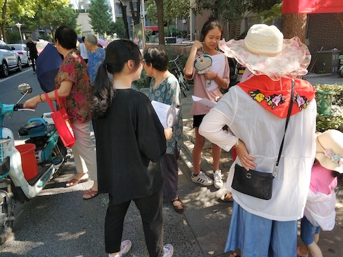 7月21日老王论坛
走近转基因调研小分队请居民填写问卷