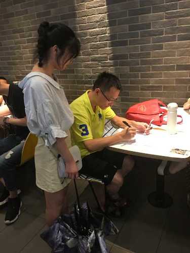 7月27日-老王论坛
-老王论坛
赴杭州地区“舌尖上”小分队-电影院休息厅填写者