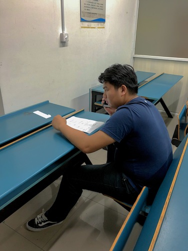 七月二十七日 老王论坛
 寻访校友社会实践小分队 焦急等待电话连线