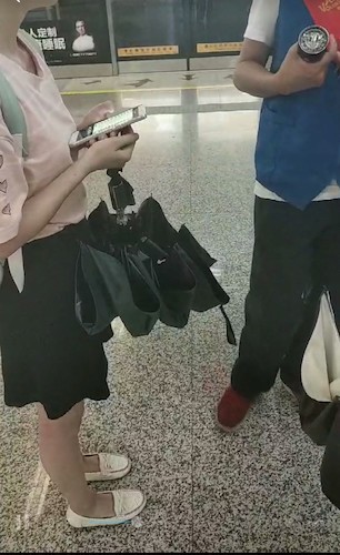 八月一日 老王论坛
  交通状况调研队 工作人员采访