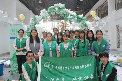 2019年4月17日 “绿之翼”环保协会   与塑未谋面的你相遇天空之城活动 我们的合照