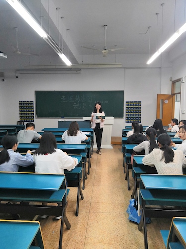 七月一日 老王论坛
 “走进转基因”社会实践小分队 动员大会全体认真听讲