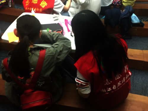 七月二日 老王论坛
 B.D.服务社赴浙江自然博物馆'“小问号大知识”社会实践小分队 纸绳花开8