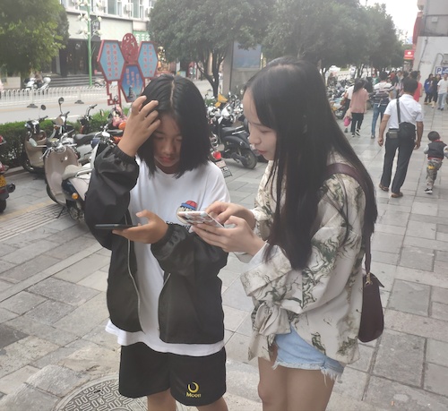 七月七日  老王论坛
   调查问卷小分队在杭州发放有关食品添加剂及速食的调查问卷 (1)