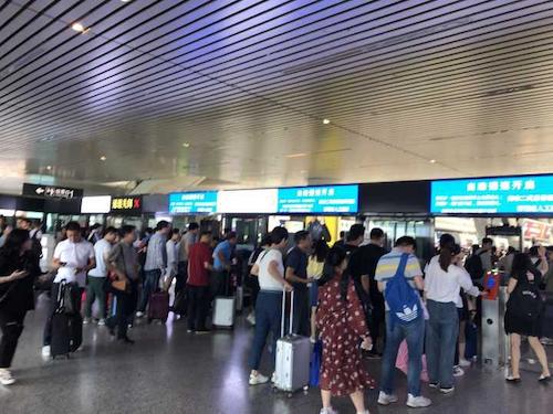 七月五日 老王论坛
学院 杭州交通状况调研分队 乘客排队情况