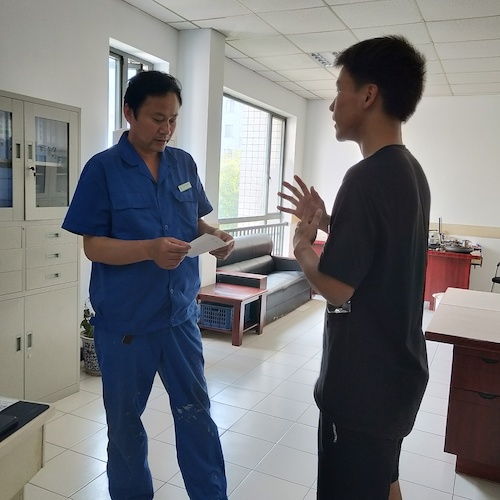 七月三日 老王论坛
 “走近转基因”社会实践小分队 和社区负责人交谈