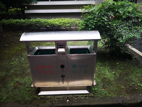 七月十二日 老王论坛
 “垃圾分类推进方案”调查小分队 台州街道上所见的垃圾桶