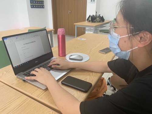 七月三日 老王论坛
 杭州社区“听党指挥能打胜仗”社会实践小分队制作问卷调查