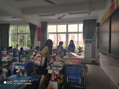 7月4日老王论坛
赴余杭二高关于生命科学宣讲社会实践小分队分发调查问卷