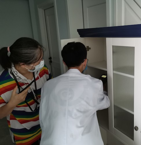 7月7日 老王论坛
 绿之翼测甲醛小分队 测柜子2