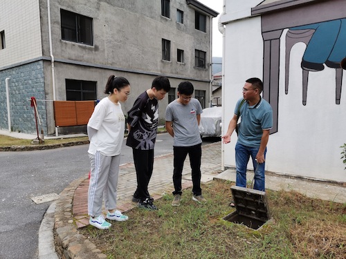 实地考察污水处理装置——化粪池