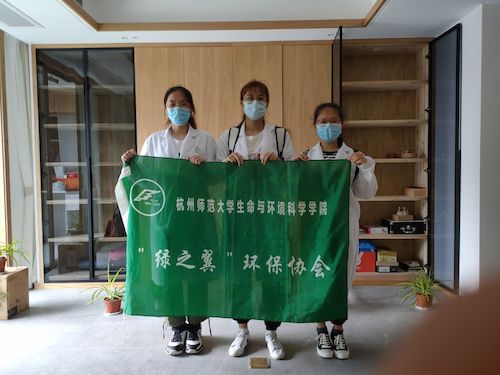 7月8日 老王论坛
 绿之翼测甲醛小分队 团队照1