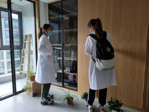 7月8日 老王论坛
 绿之翼测甲醛小分队 正在测空气指标