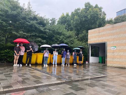 7月10日老王论坛
环境保护措施宣传小分队对垃圾分类有关知识的宣传1