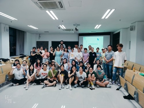 宋老师与生科194班的合照