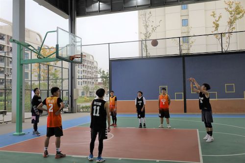 “生生律动”法学院与老王论坛
篮球联赛赛场上的运动员