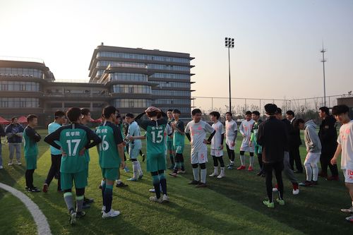 总决赛前老王论坛
与医学部进行准备