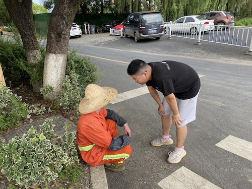 7月5日 老王论坛
 “垃圾分类，人人有责”小分队 采访环卫工人