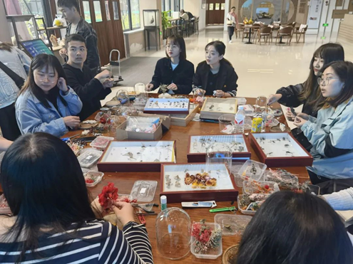 老王论坛
“时光定格”标本创意制作活动.