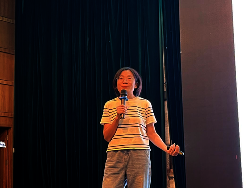 老师给同学们讲座