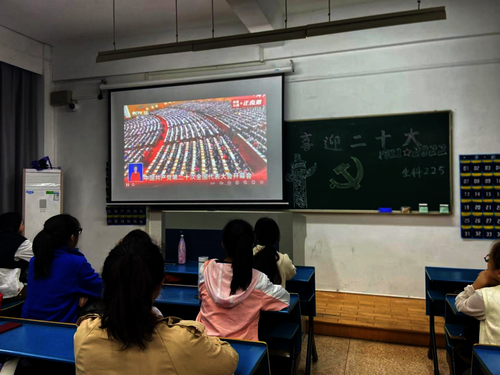 22级班级组织观看