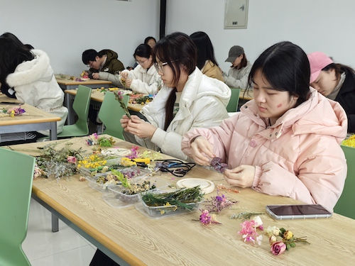 2025.3.15 花漾时光生态瓶制作活动1